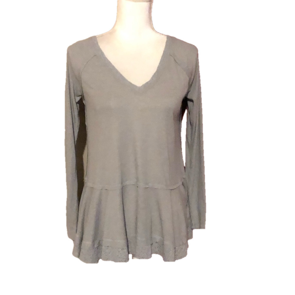 ⭐️ 3 For $15 Chelsea & Violet Ribbed Peplum Top